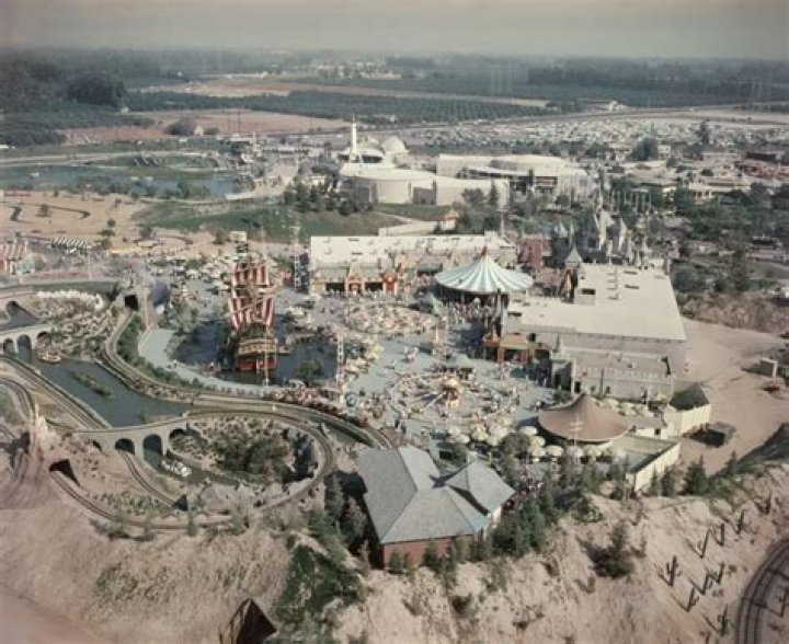 55 Photos Of Vintage Disneyland From The Park's Early Days