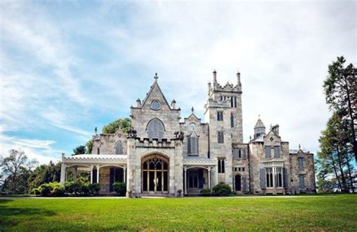 8 Surprisingly Incredible Castles In America You Need To Visit