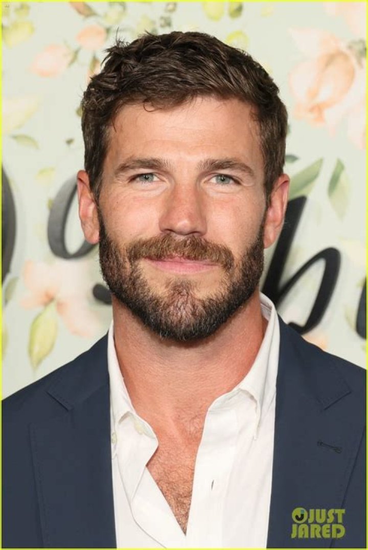 Austin Stowell