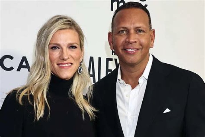 Ben Affleck Was His New Girlfriend Lindsay Shookus’ Arm Candy at the 2017 Emmy Awards