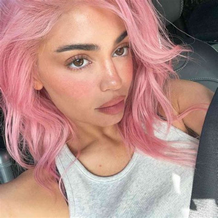 Candy Girl! Kylie Jenner Shows Off Bubblegum Pink Hair in Cute New Instagram Pic