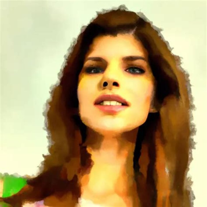 How tall is Amanda Cerny
