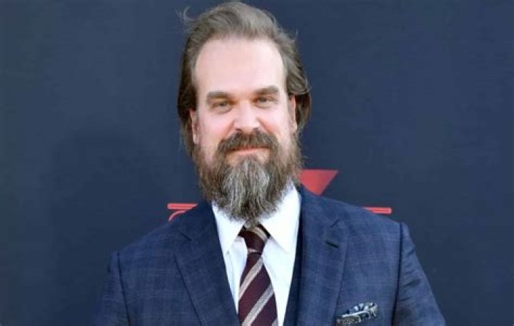 How tall is David Harbour