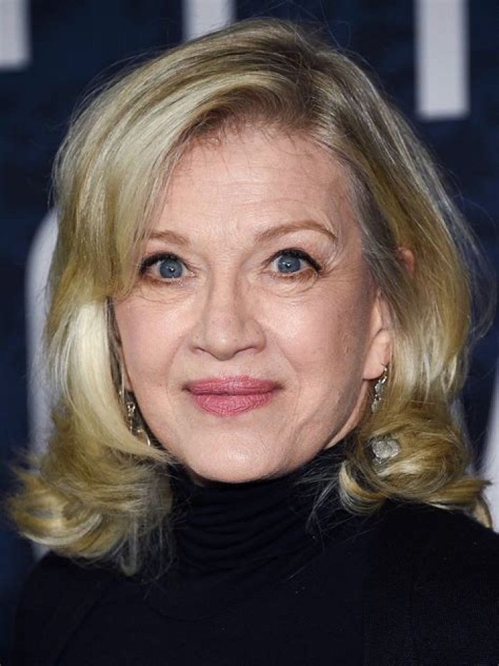 How tall is Diane Sawyer