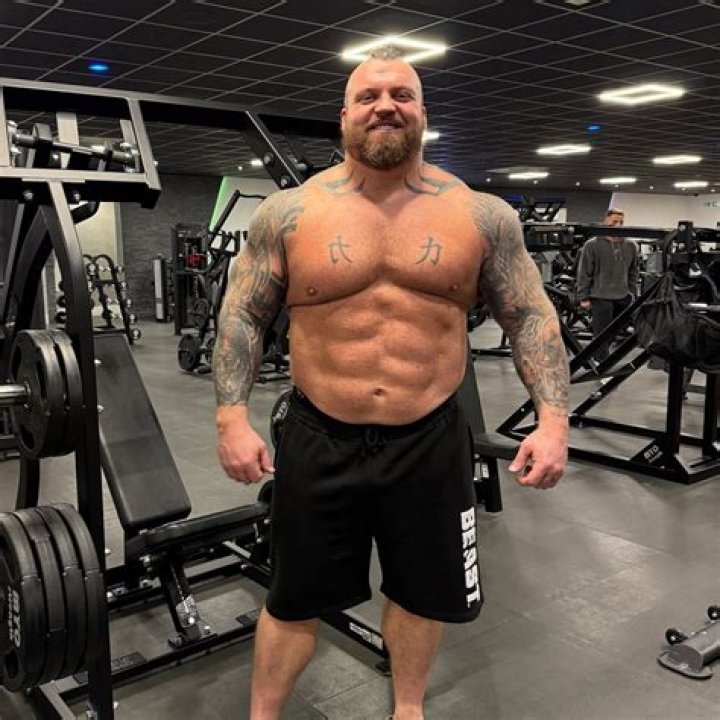 How tall is Eddie Hall