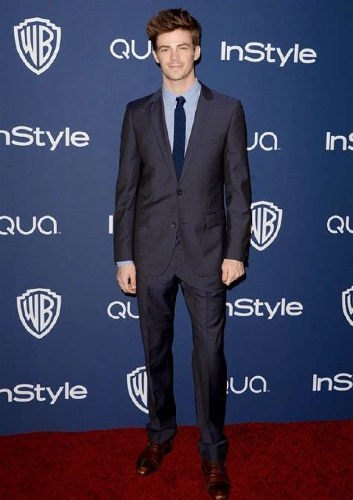 How tall is Grant Gustin