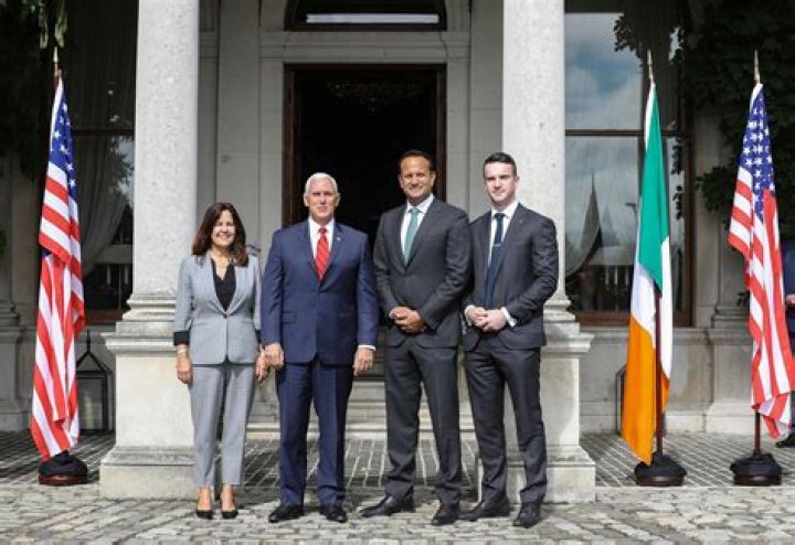 How tall is Mike Pence