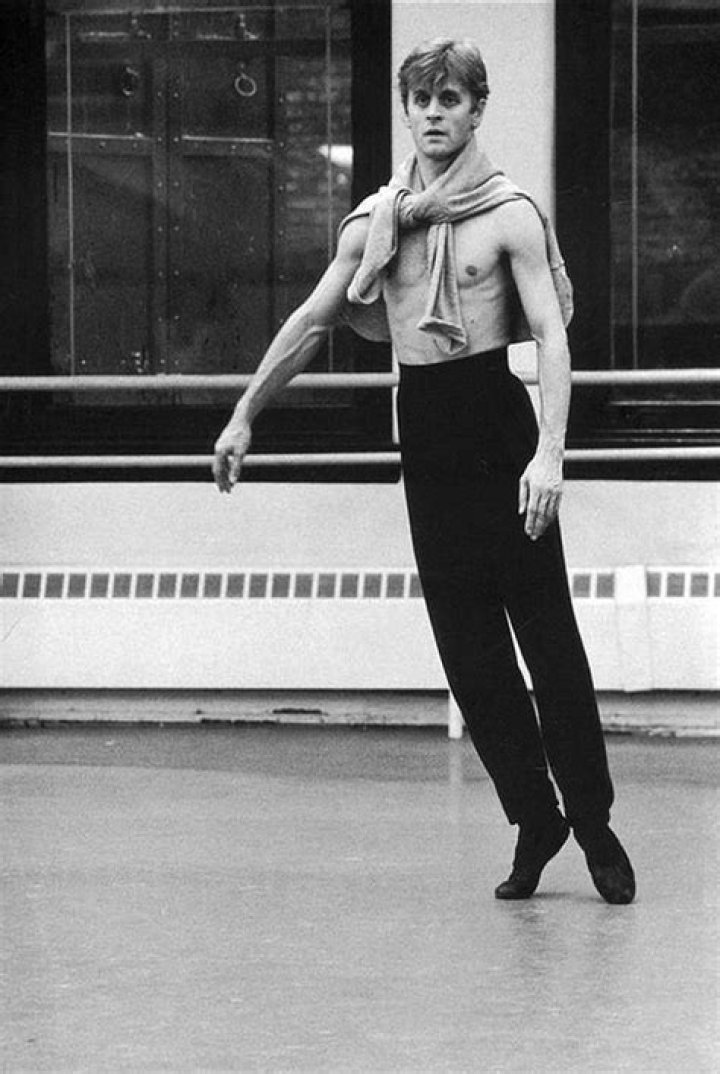 How tall is Mikhail Baryshnikov
