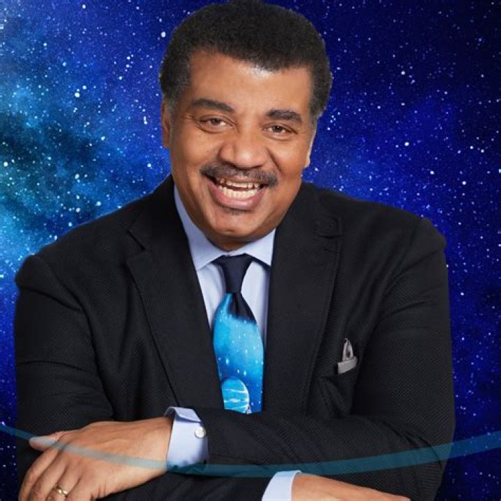 How tall is Neil deGrasse Tyson