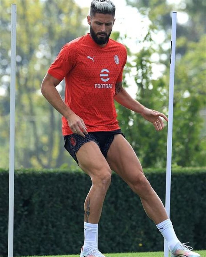 How tall is Olivier Giroud