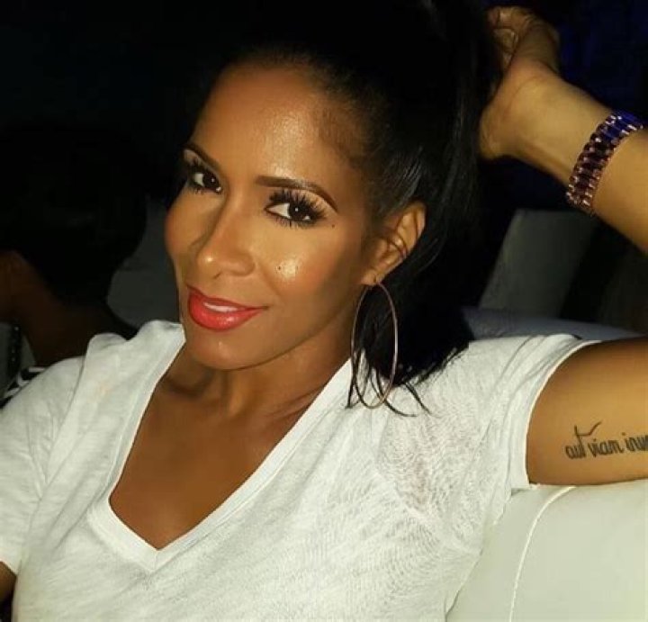 How tall is Shereé Whitfield