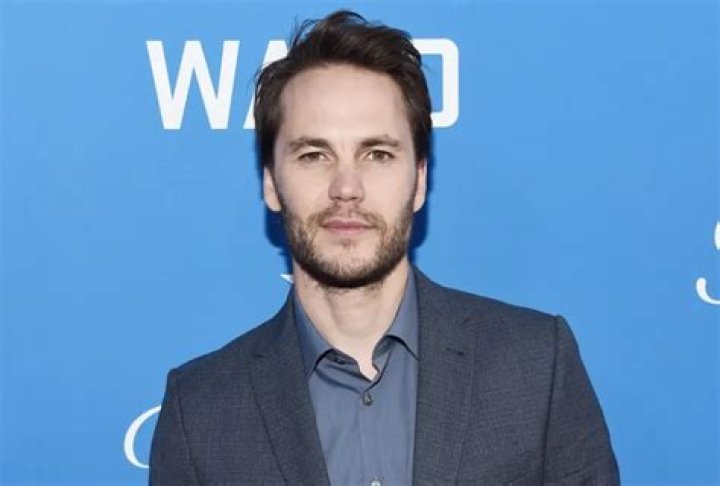 How tall is Taylor Kitsch