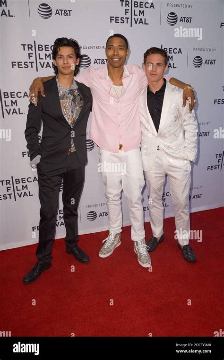How tall is Xolo Maridueña