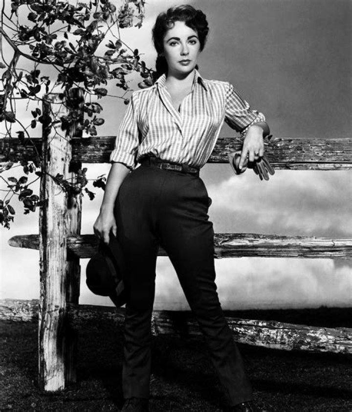 How tall was Elizabeth Taylor