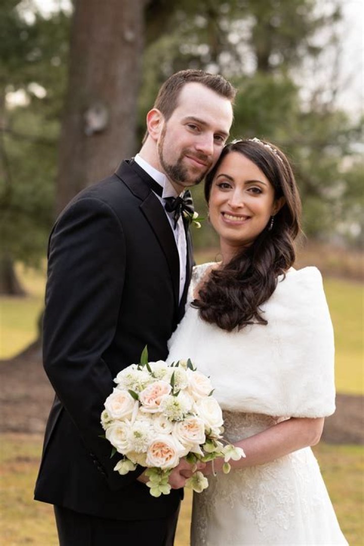 Is Former Pentatonix singer Avi Kaplan married to a wife? Or dating a girlfriend? 2022