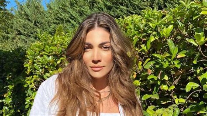Ivi Adamou
