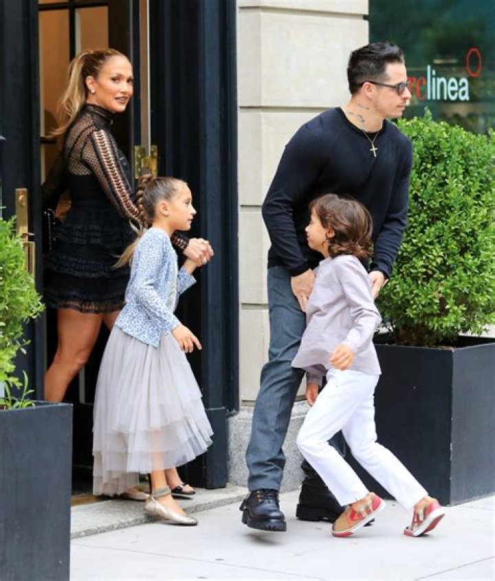Jennifer Lopez Shares Adorable Photo of Lookalike Daughter Emme on Instagram!