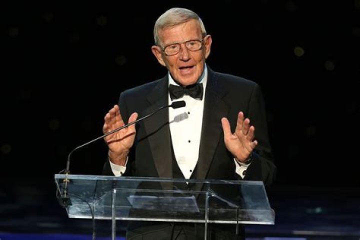 Lou Holtz Net Worth, Salary, Wife, Age, Wiki-Bio. 2022