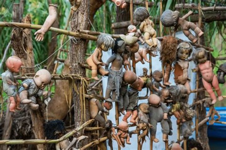 Mexico's Island Of The Dolls In 27 Disturbing Photos