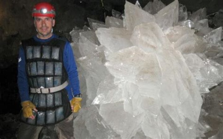 NASA Scientists Discover Mysterious Life Forms Hibernating Inside Giant Mexican Cave Crystals