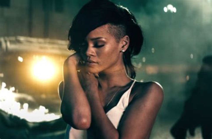 Rihanna Is Now Officially A Billionaire – Celebsgraphy