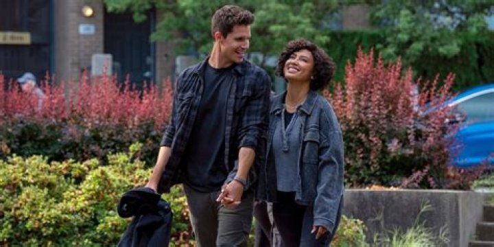 Robbie Amell – Celebsgraphy