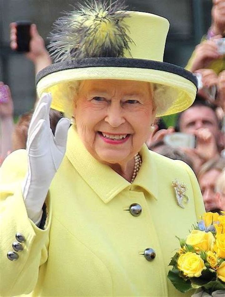Taille Reine Elizabeth 2