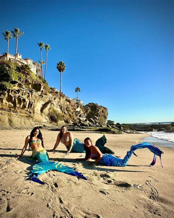 Three 'Mermaids' Rescue Drowning Scuba Diver In California