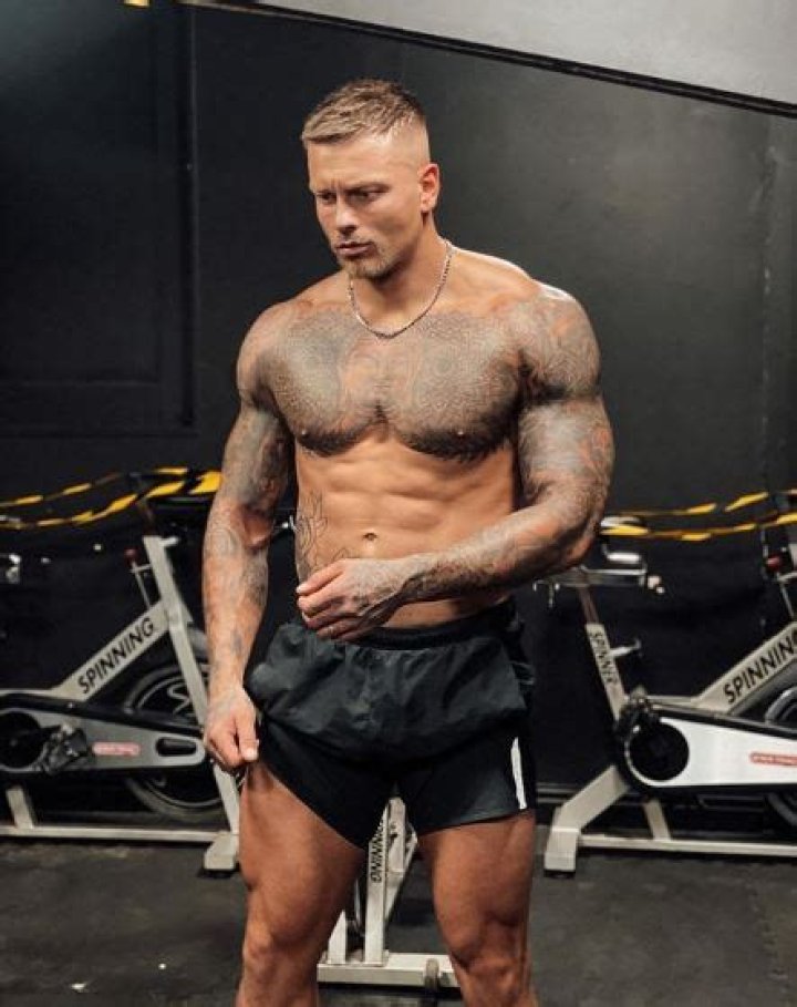 Who is Alex Bowen? Wiki, Biography, Age, Wife, Net worth, Family, Height & More