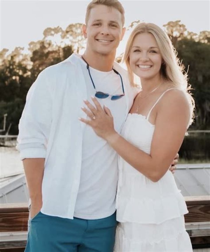 Who is Anna Edit? Wiki, Age, Husband, Bio & Facts About Blogger